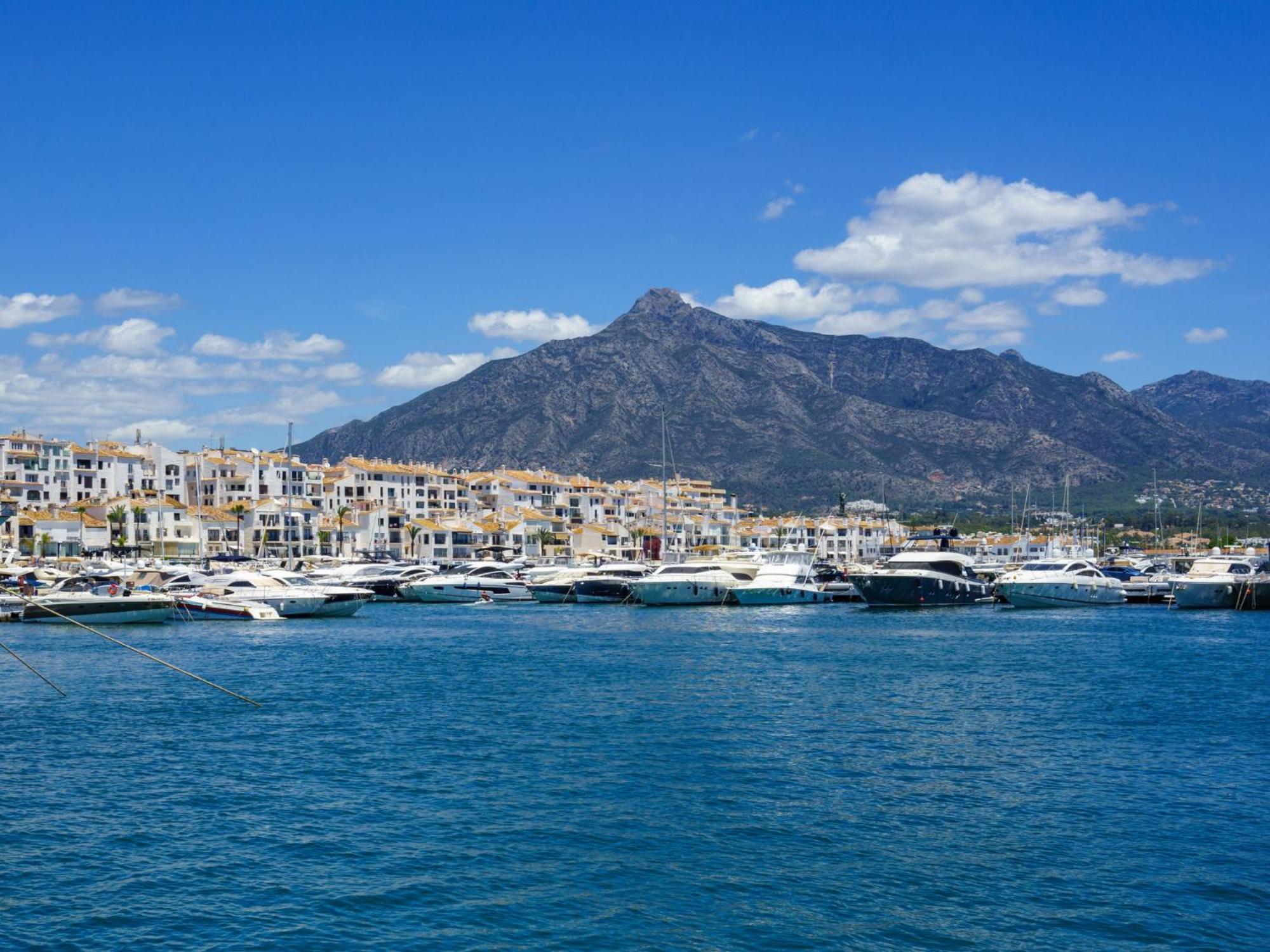 Puerto Banus Opq By Interhome *
